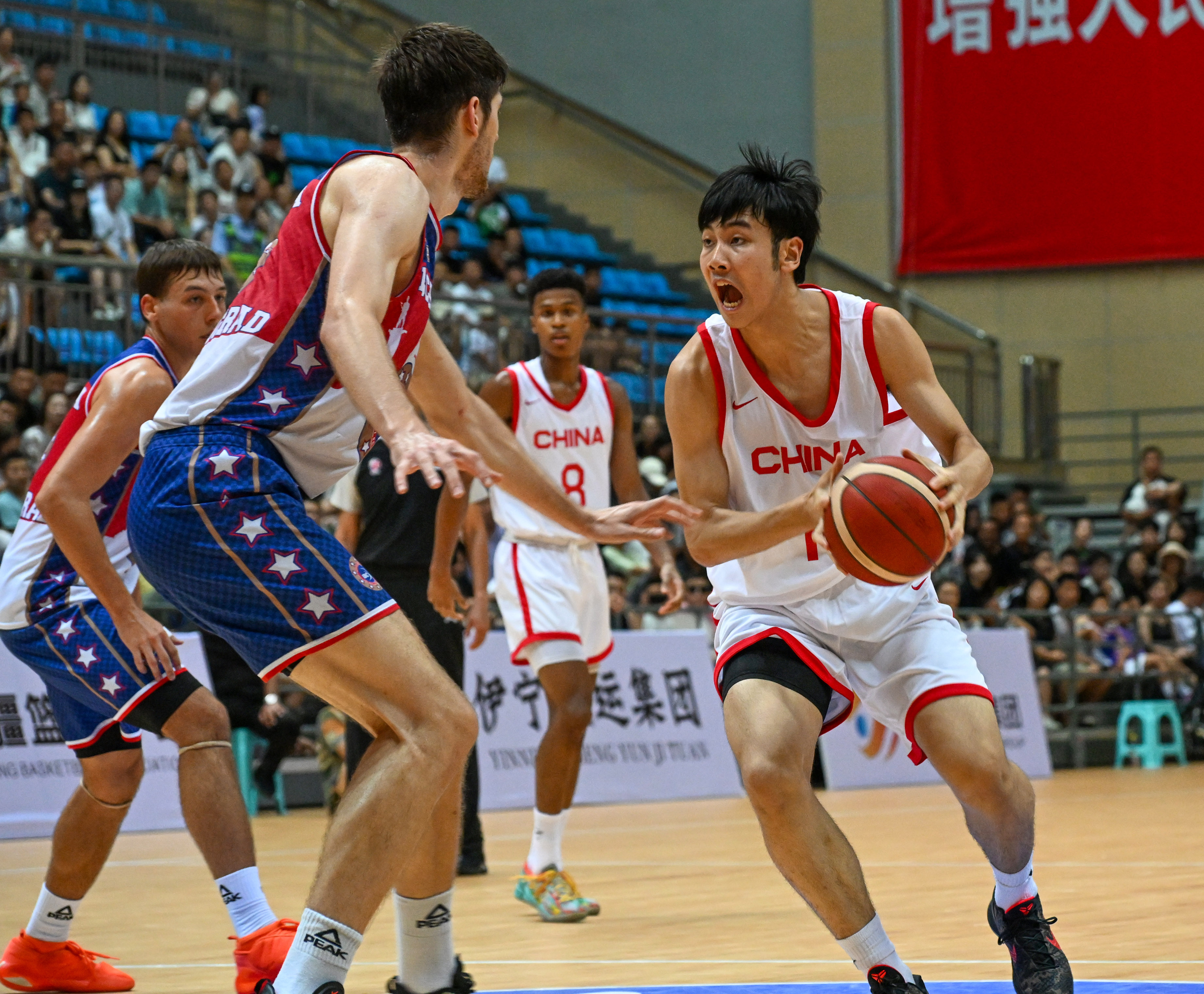 河南男篮实现历史突破，震惊全场观众