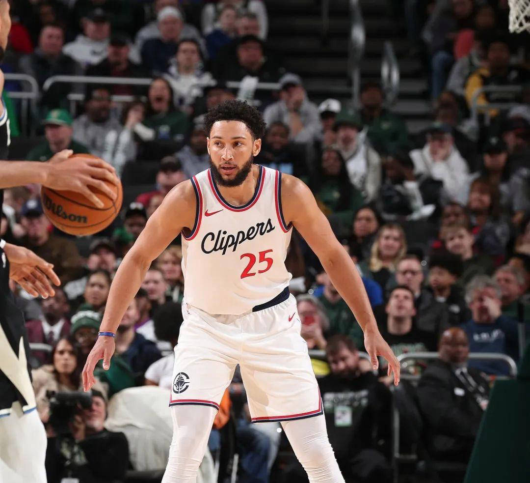 世俱杯直播-快船主将受伤下场，球队遭遇困境