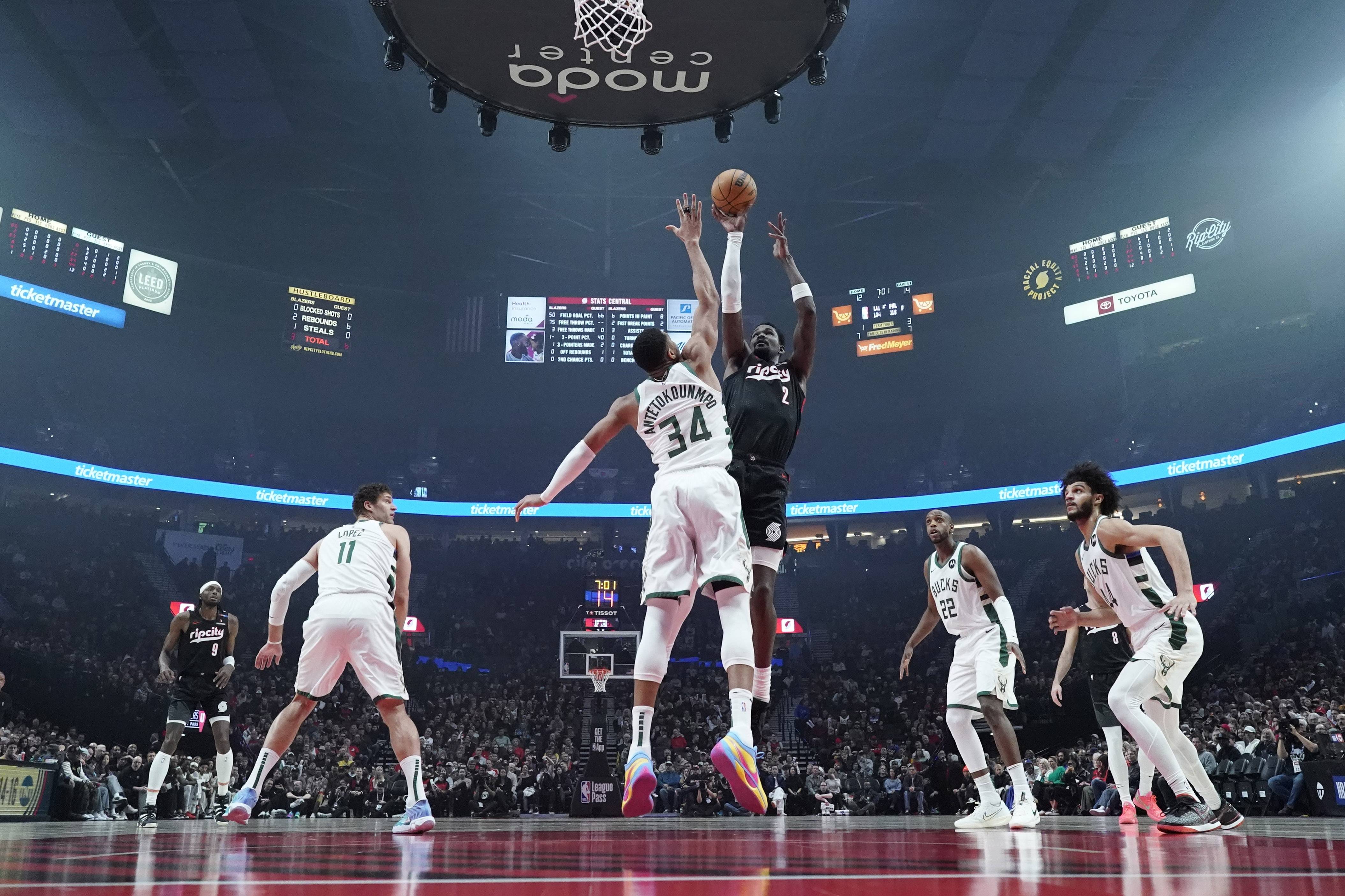 雄鹿大比分击败独行侠，字母哥表现抢眼