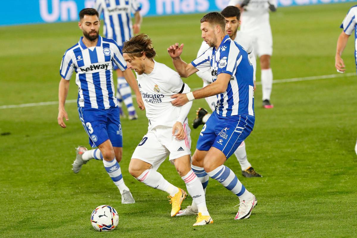 世俱杯改制-巴伦西亚主场不败，力克皇家社会的简单介绍