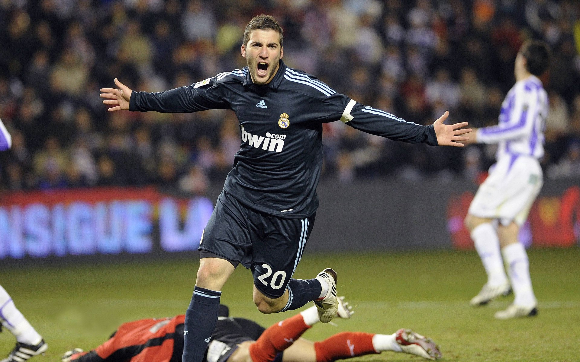 世俱杯改制-棋局无声破重围,羽拍有火定乾坤